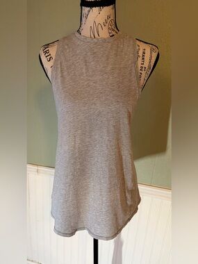 Lululemon Womens Sleeveless Crewneck Tank Top - Gray